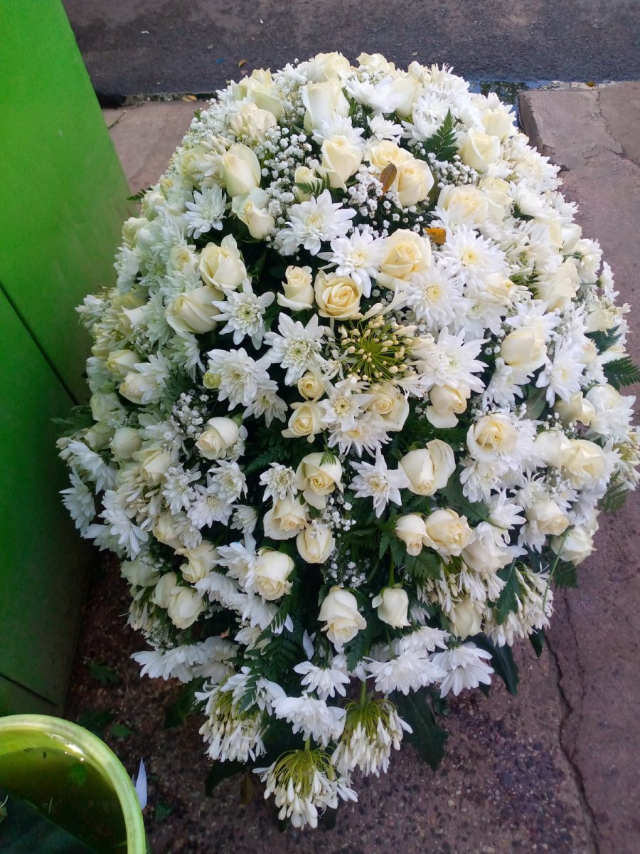 CASKET SPRAY 😢🥺 photo 2