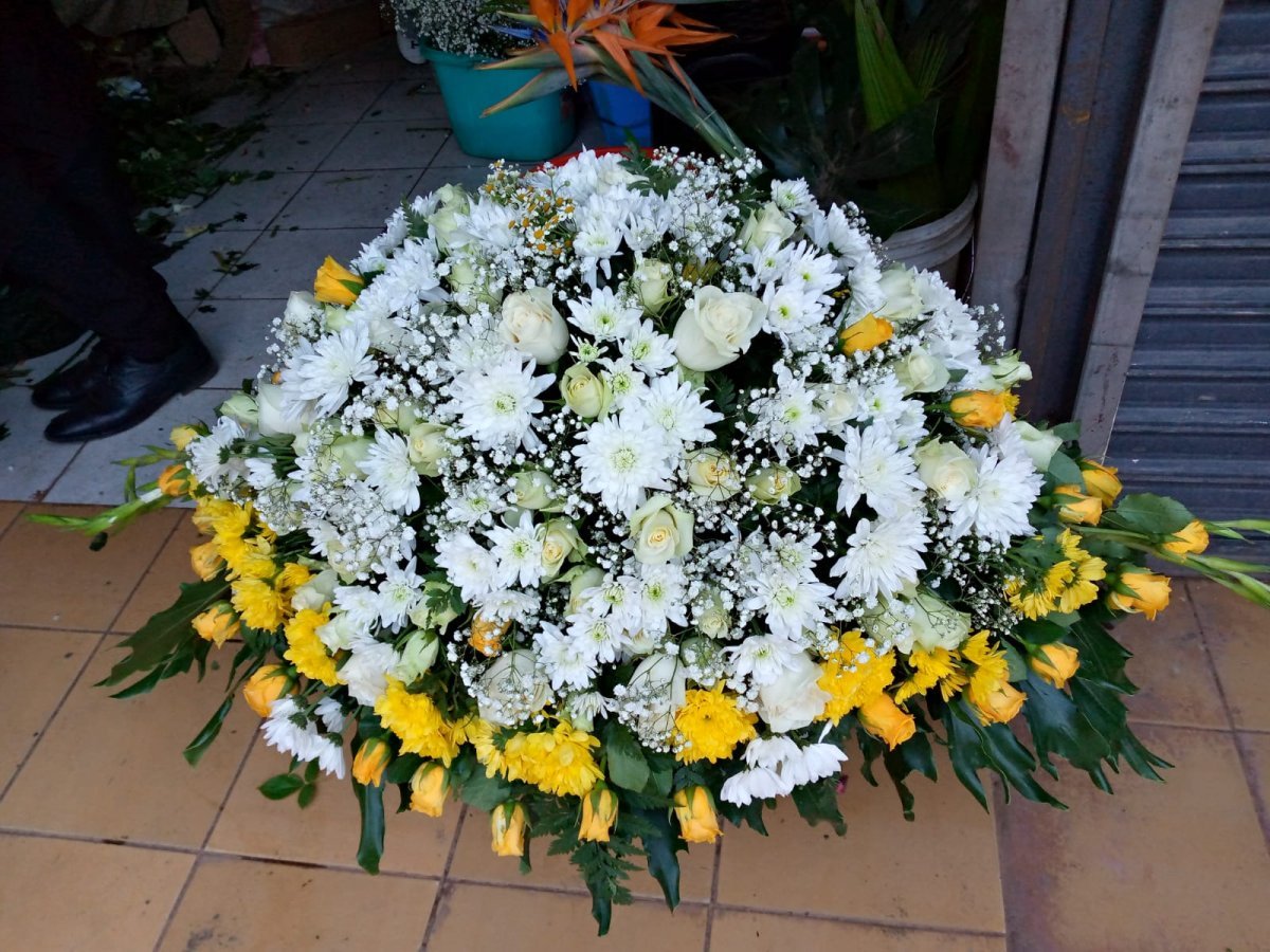 CASKET SPRAY 😢🥺 photo 3